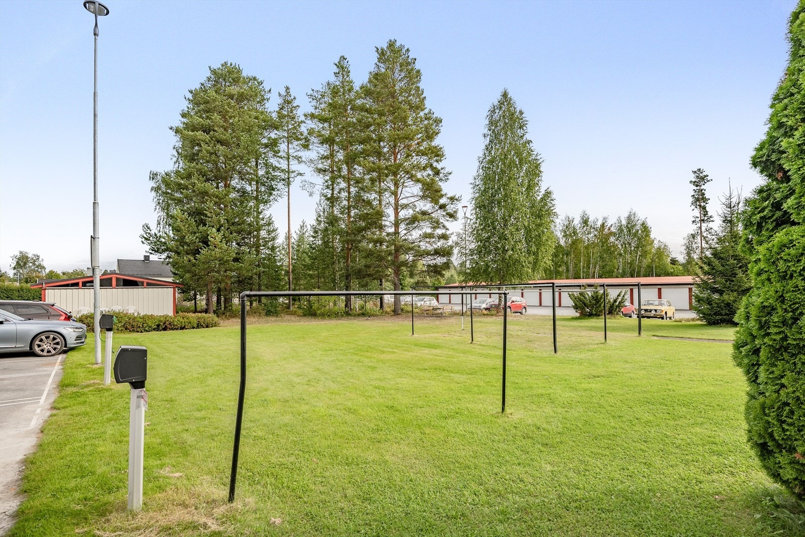 Leiligheten har flott beliggenhet i et rolig og barnevennlig område i Nordleiret. Nordleiret ligger sentralt i Elverum med gangavstand til sentrumskjernen. Galleribilde