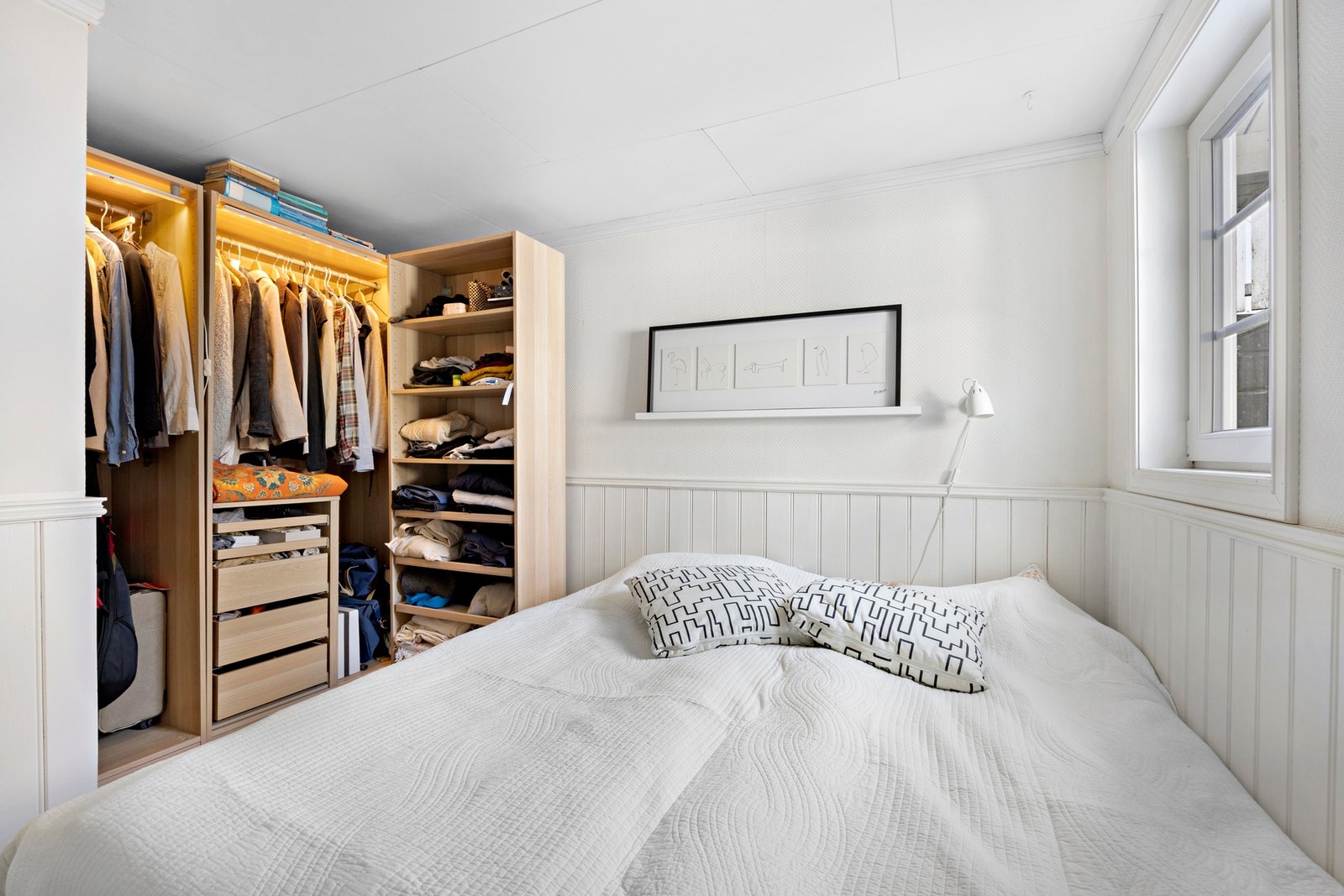 Soverom 2. God plass til garderobe Galleribilde