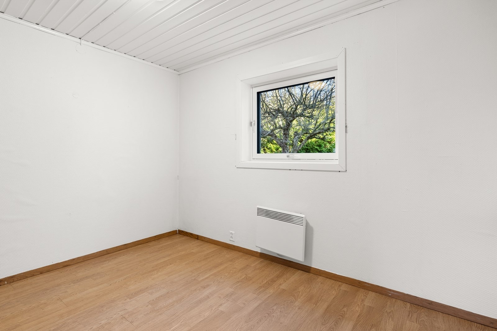 Det 4. soverommet rom fremstår nøytralt og lett å innrede, perfekt som gjesterom eller hjemmekontor. Galleribilde