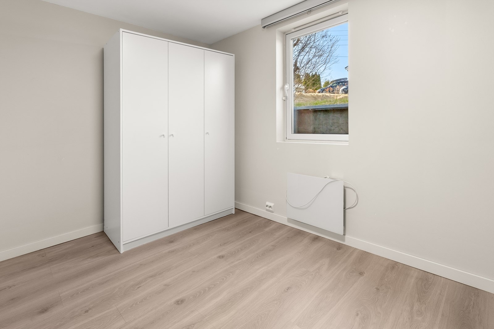 Soverom 3 har god plass til seng og garderobeløsning, og har fleksible møbleringsmuligheter. Galleribilde