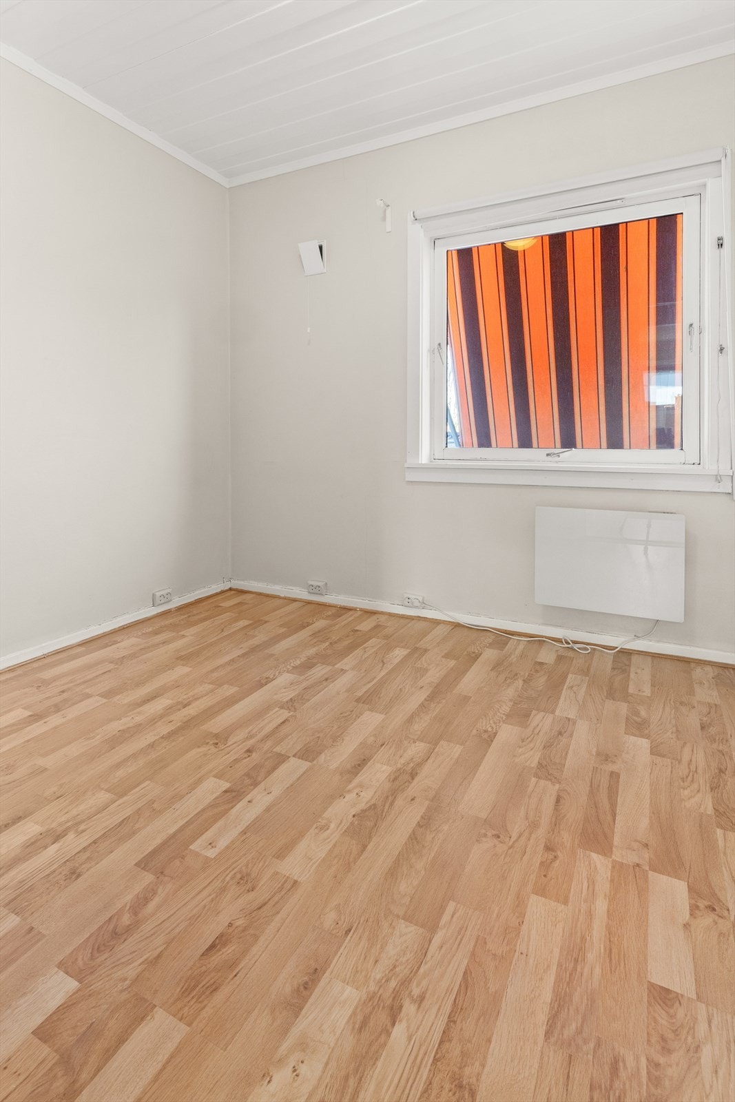 Neste rom har gode møbleringsmuligheter og egner seg godt som barnerom, med plass til både seng, skrivebord og oppbevaring. Galleribilde
