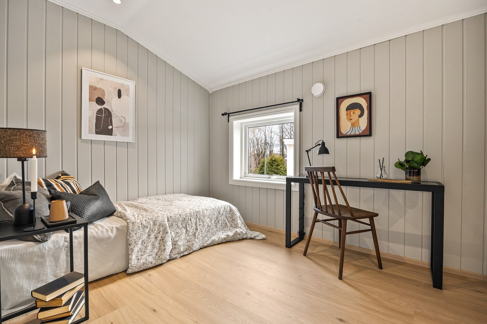 Begge rommene har downlights i tak. Galleribilde