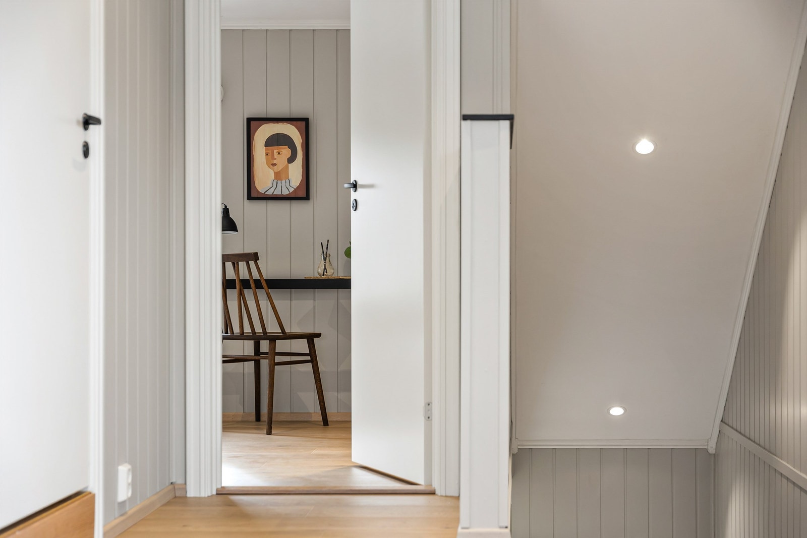 Trappegang ned til leilighetens entré i 1. etasje. Galleribilde