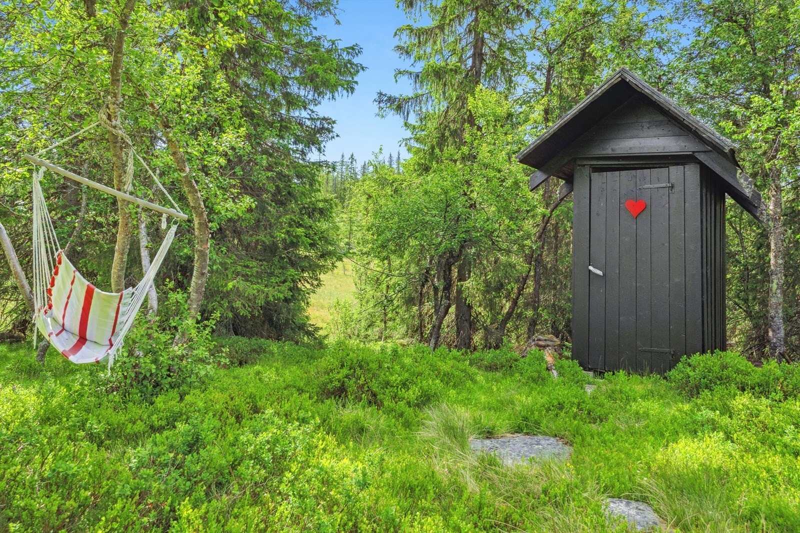 Det er også en utedo på eiendommen. Galleribilde