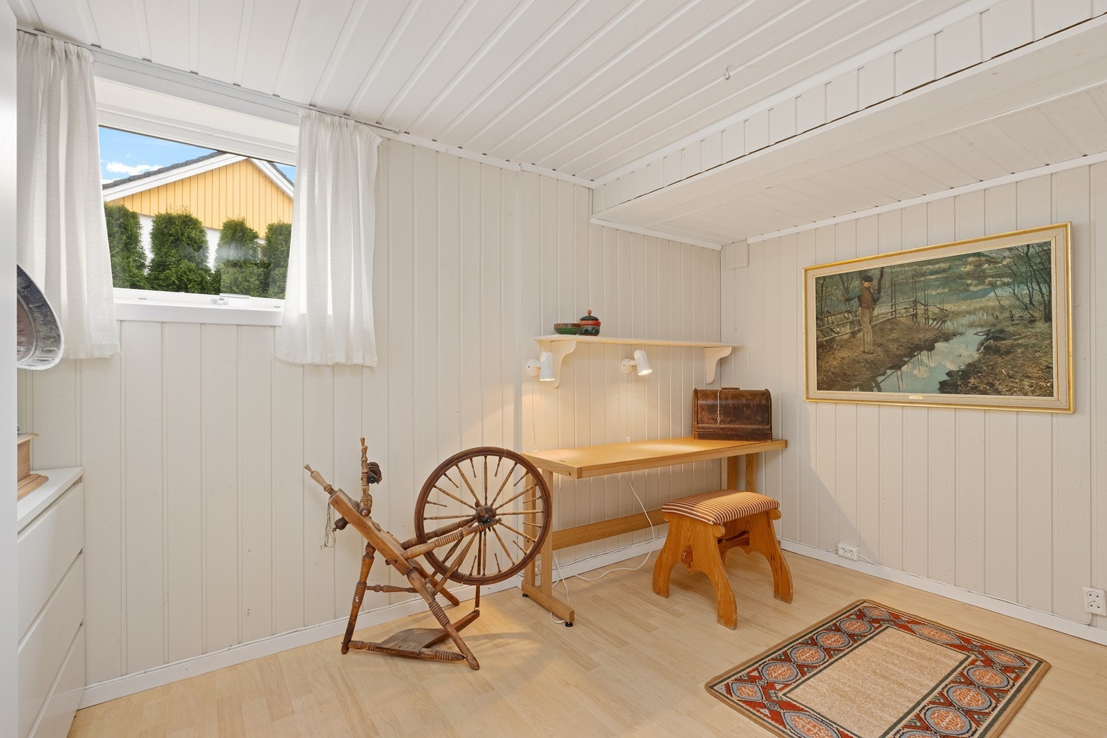 Praktisk rom som egner seg godt som hjemmekontor eller hobbyrom. Galleribilde