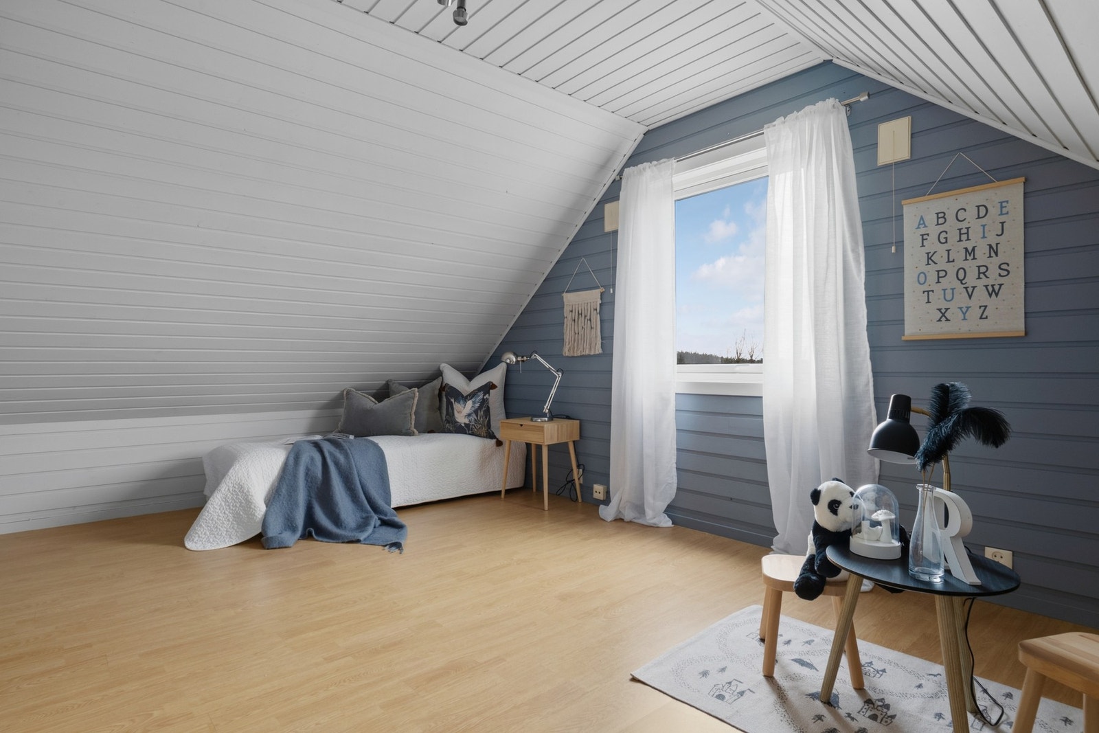 Boligen har to soverom i 2. etasje. Galleribilde