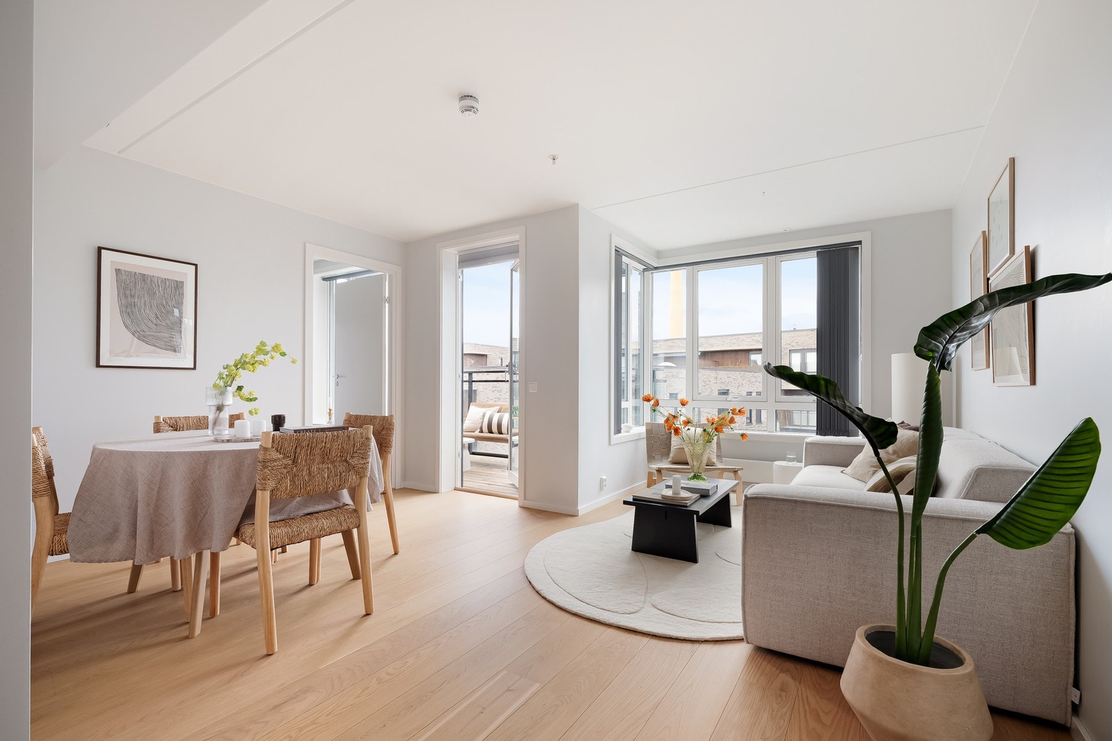 Her får du flere kvaliteter som balansert ventilasjon, fin planløsning og den gode standarden som følger ved kjøp av nyere bygg. Galleribilde