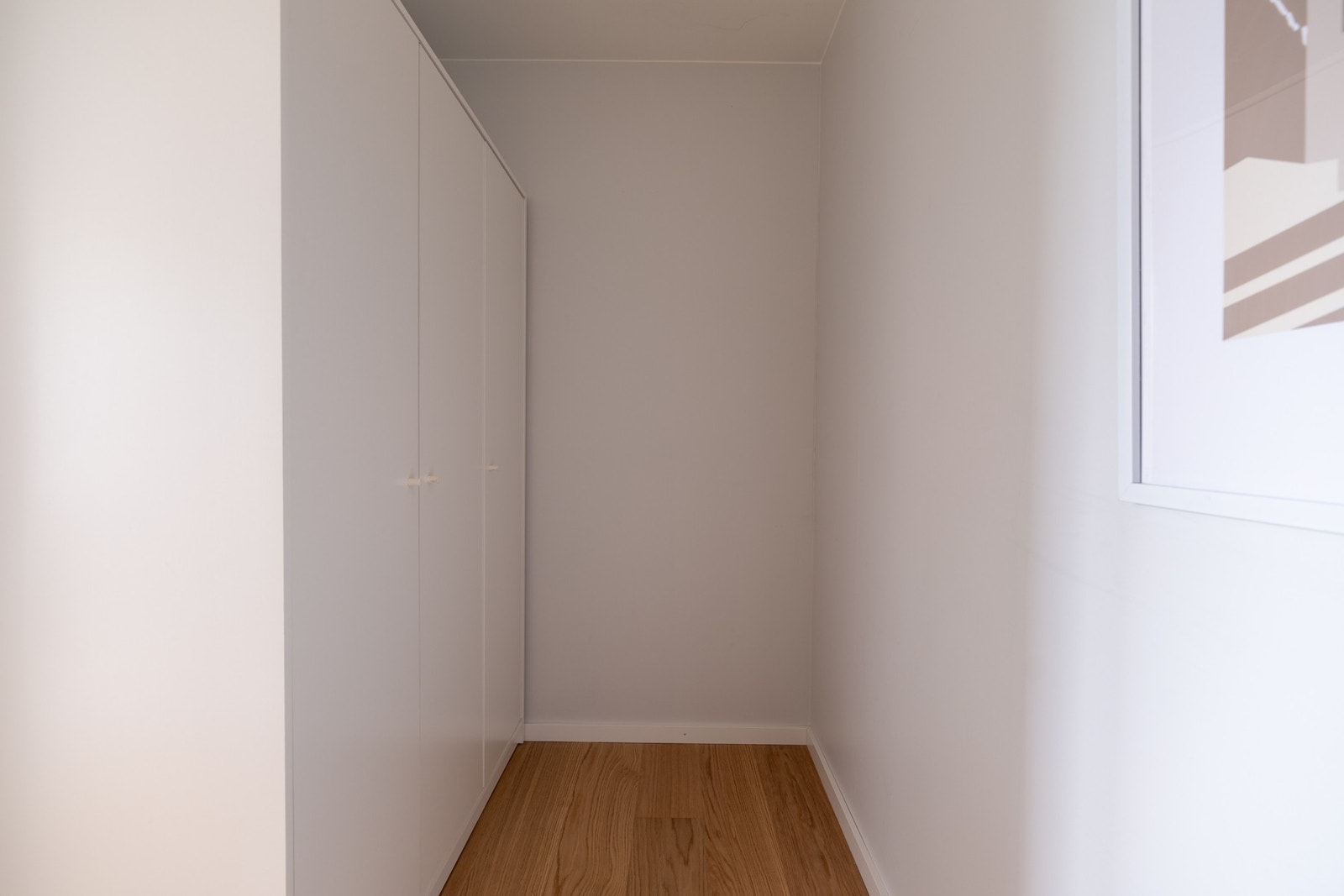 I tilknytning til rommet er det en praktisk innvendig bod/walk-in-closet. Galleribilde