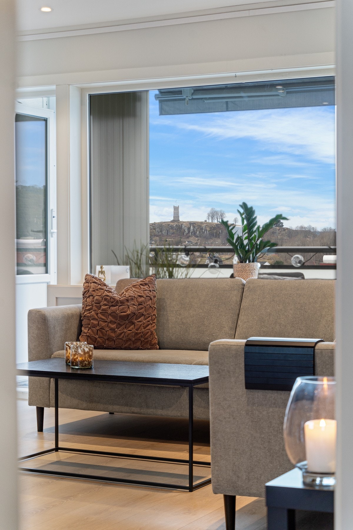 Utsikt fra sofaen i stuen Galleribilde