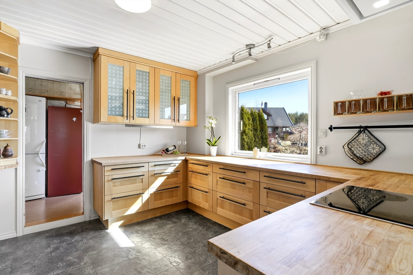 Fra kjøkken er det direkte adkomst til vaskerom. Galleribilde