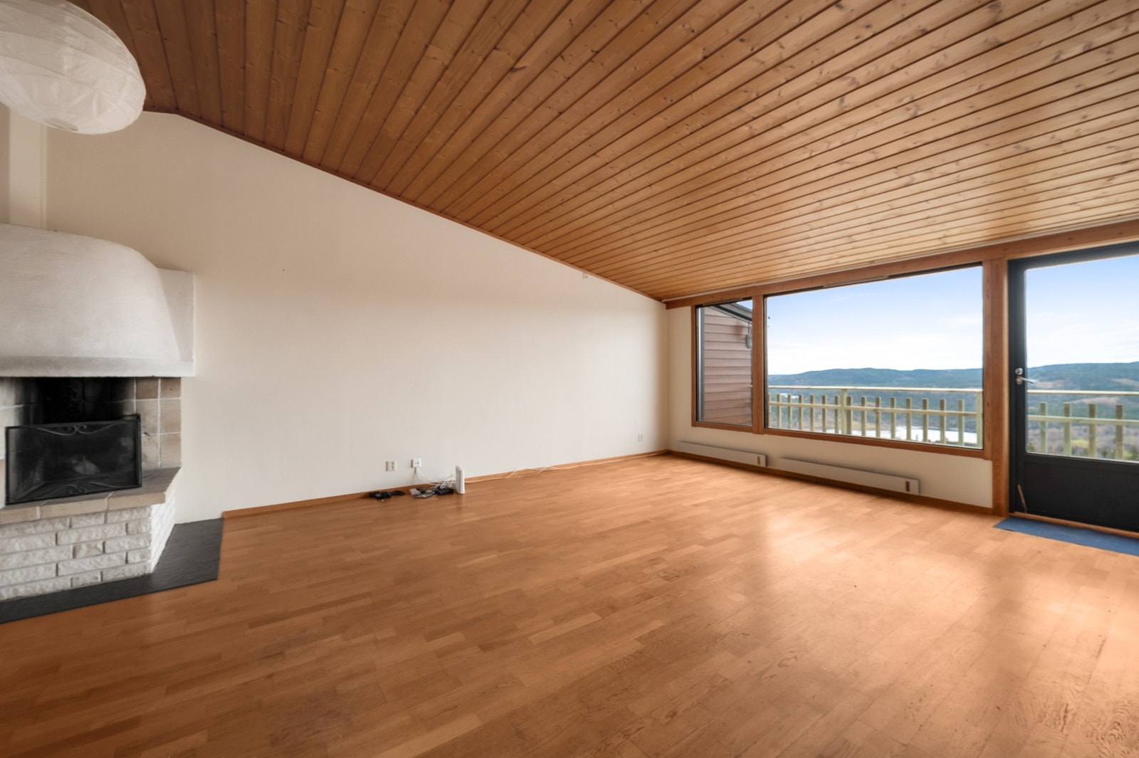 Leiligheten har en stor og romslig stue, som gjør det enkelt å møblere etter eget ønske. Galleribilde
