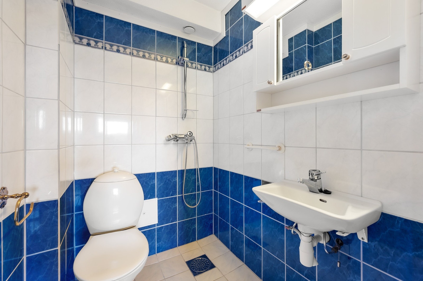 Badet i 2 etasje med adkomst fra gangen. Galleribilde