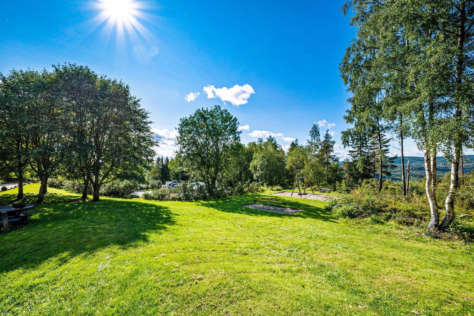 Hyggelig fellesareal med lekeplass. Galleribilde