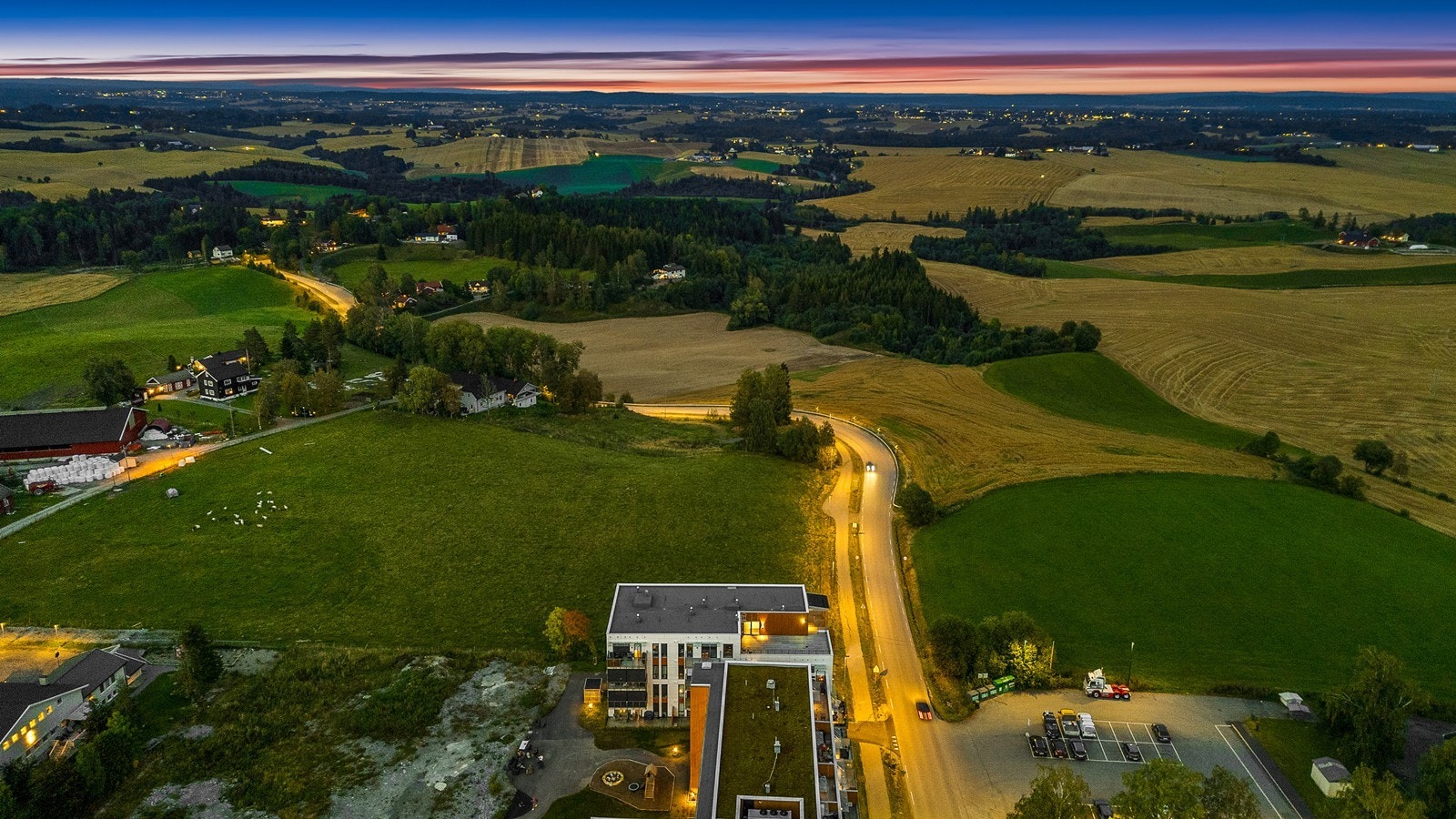 Området byr på gode rekreasjonsmuligheter med umiddelbar nærhet til skog og mark. Galleribilde