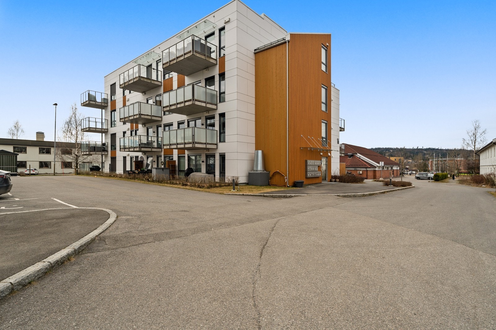 Det er adkomst til leiligheten via både heis og trapperom. Galleribilde