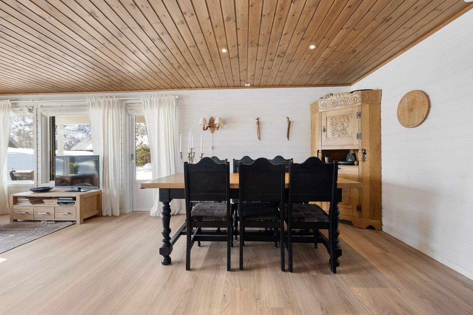 Her er det plass til spisegruppe; nyt et godt måltid sammen med venner og familie Galleribilde