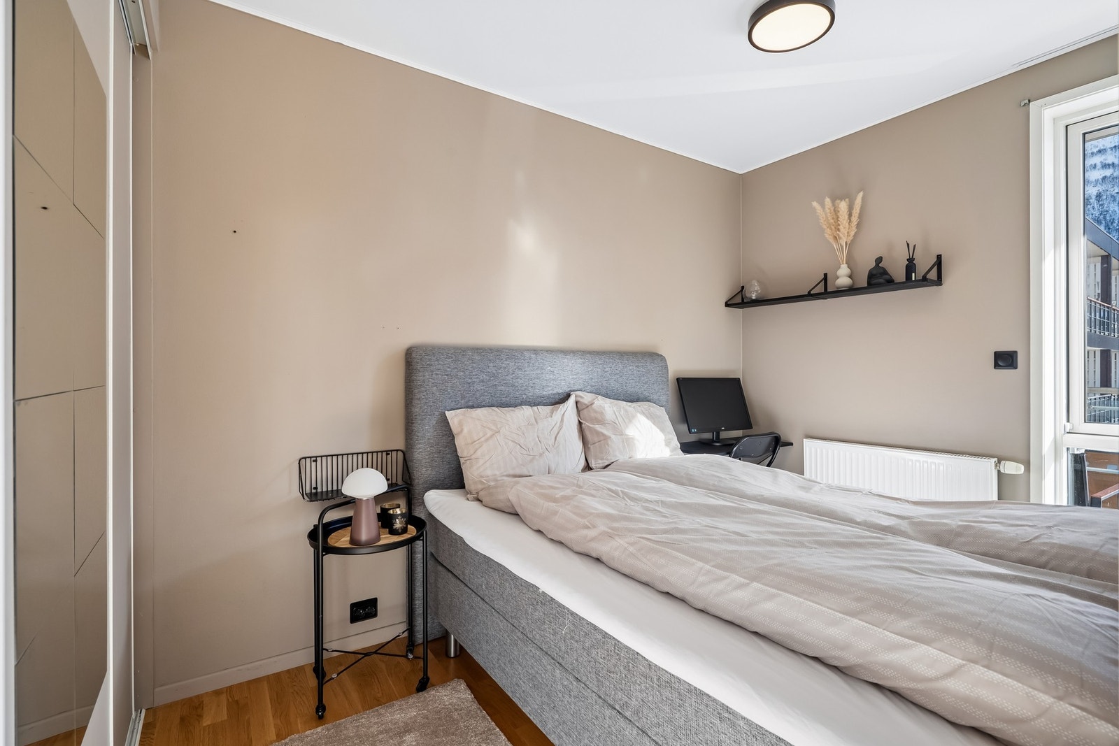 To skyvedører inn til rommet Galleribilde