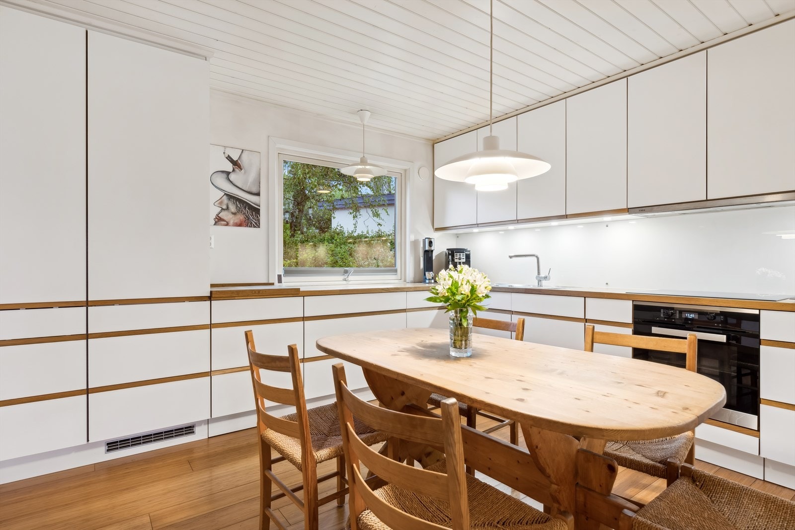 Rikelig med både skap- og benkplass! Galleribilde