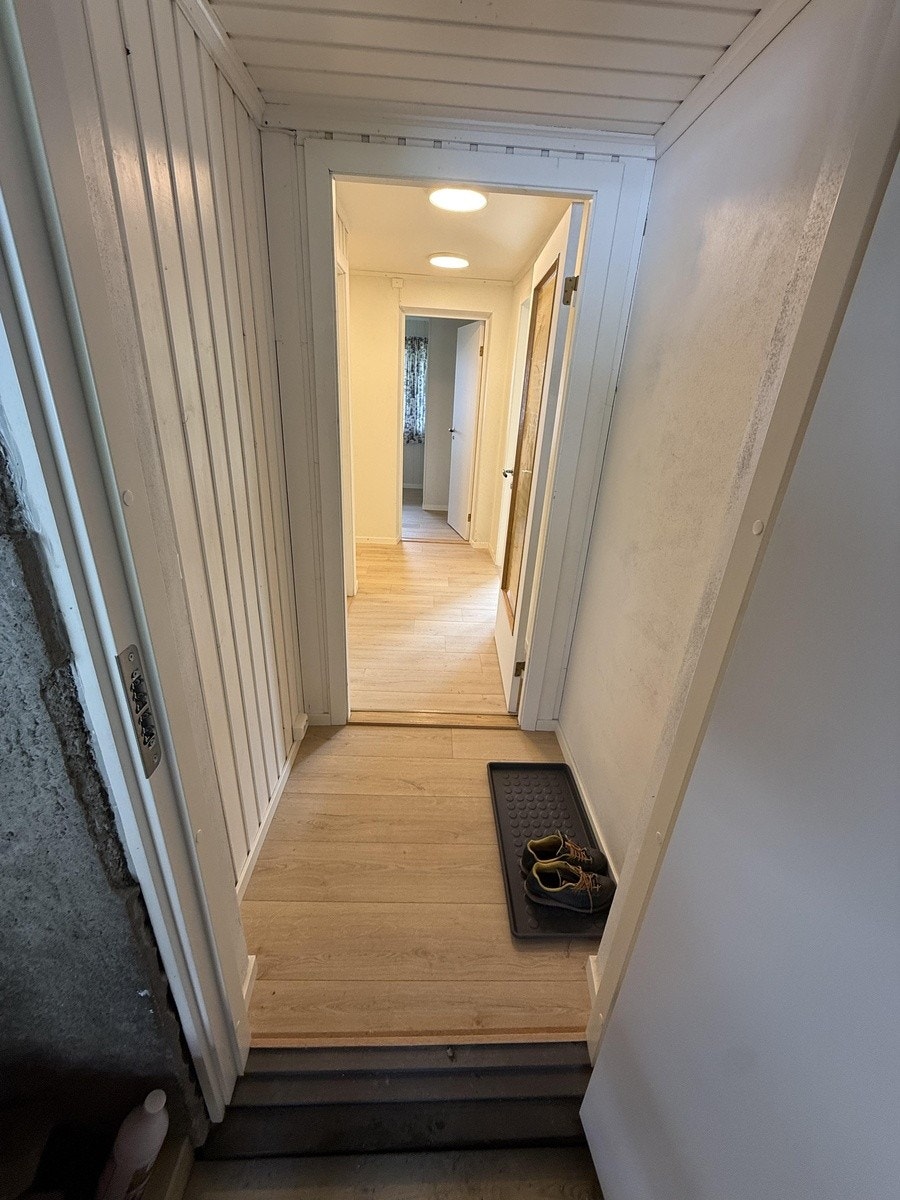 Gang sett fra inngangsdør og rett mot soverom 2 Galleribilde