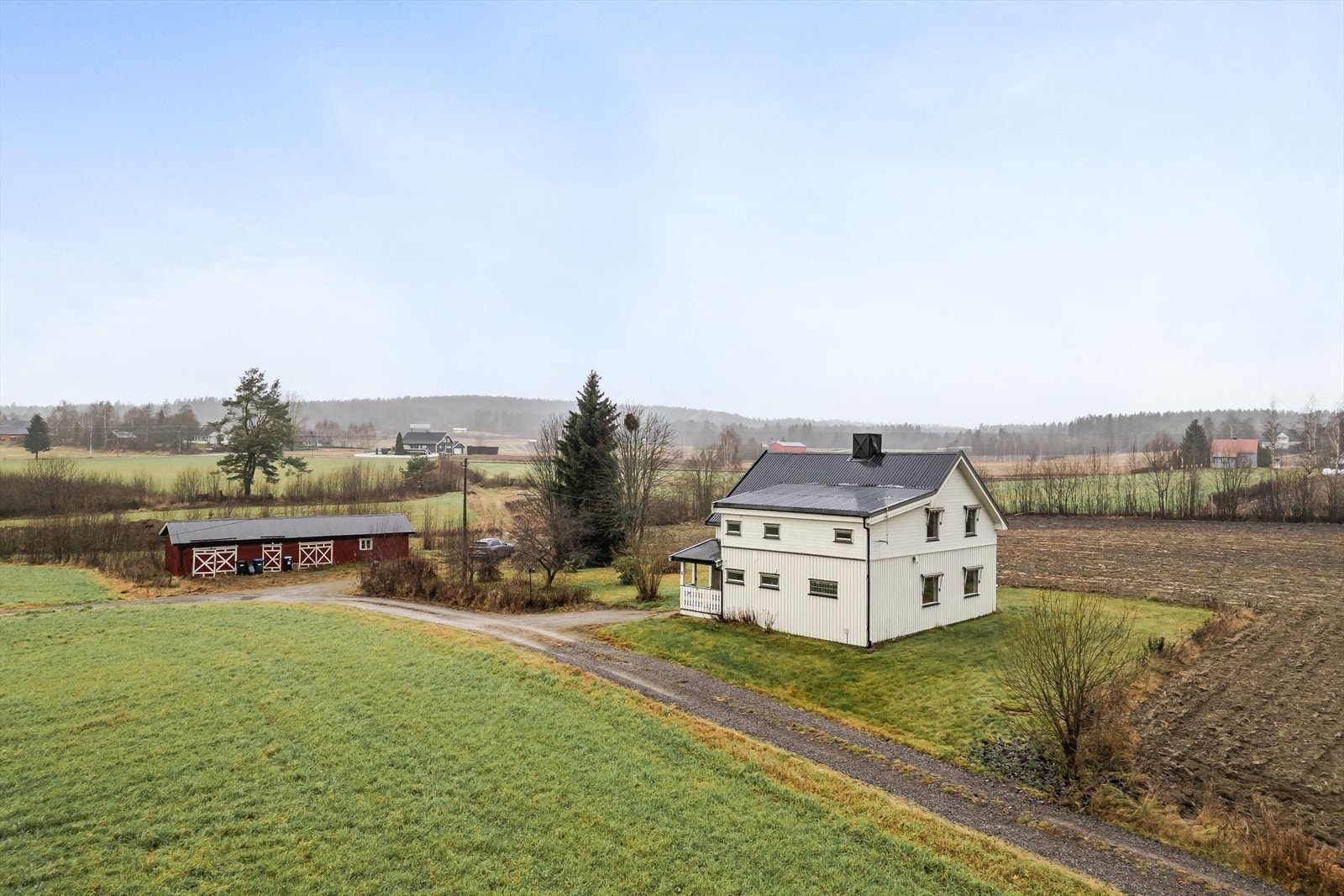 Velkommen til Braskereidfoss og dette tidligere småbruket i Lundvegen 128! Fotograf: Bernat Tubau. Galleribilde