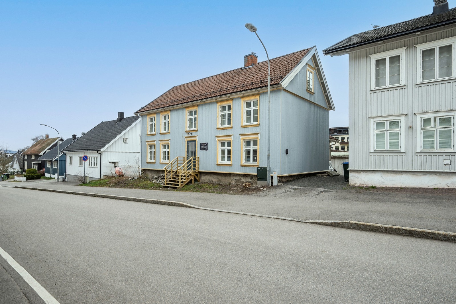 Boligen har en svært sentral beliggenhet med få minutters gange til dagligvare, apotek, vinmonopol og restauranter Galleribilde
