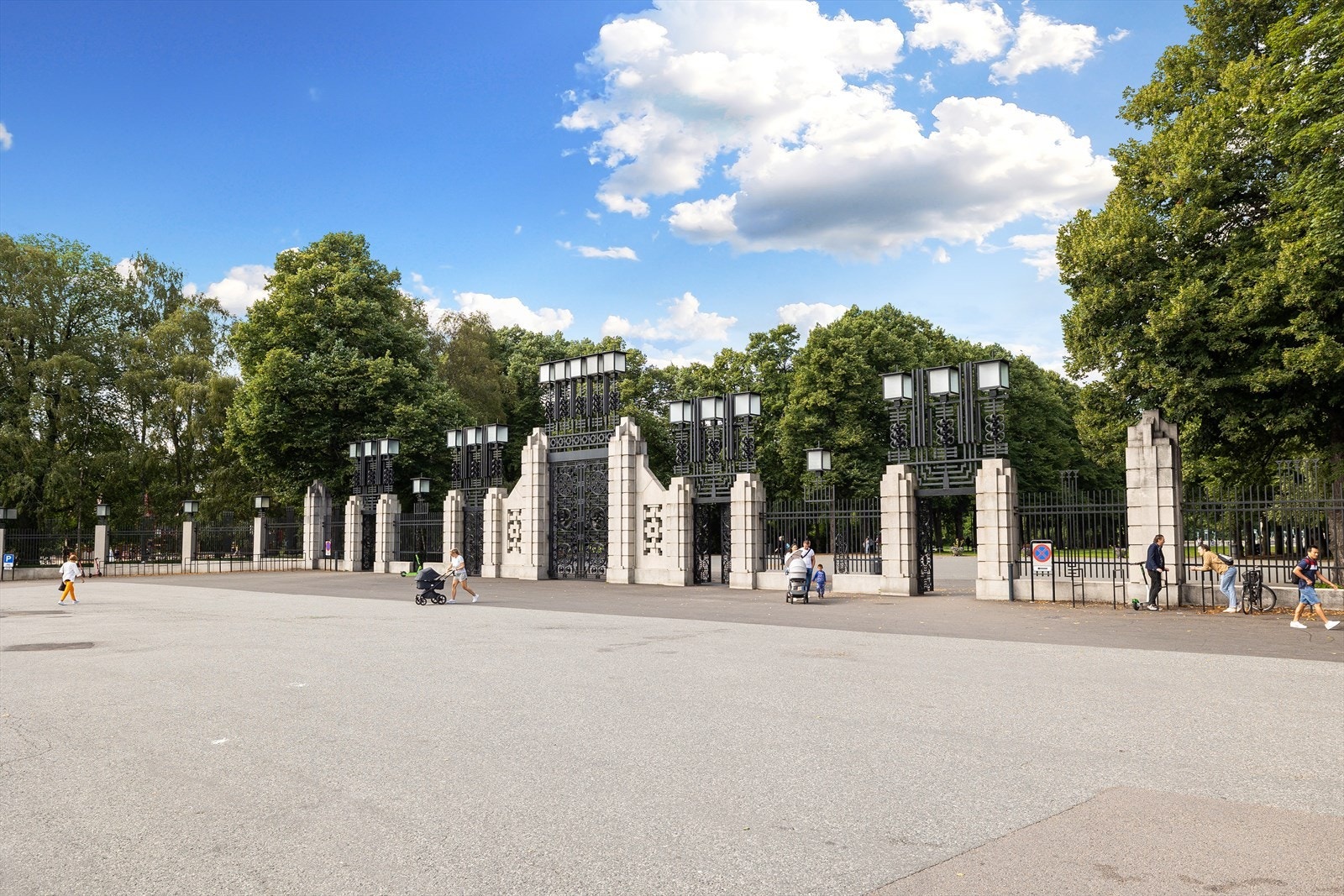 Frognerparken med sine flotte turmuligheter. Galleribilde