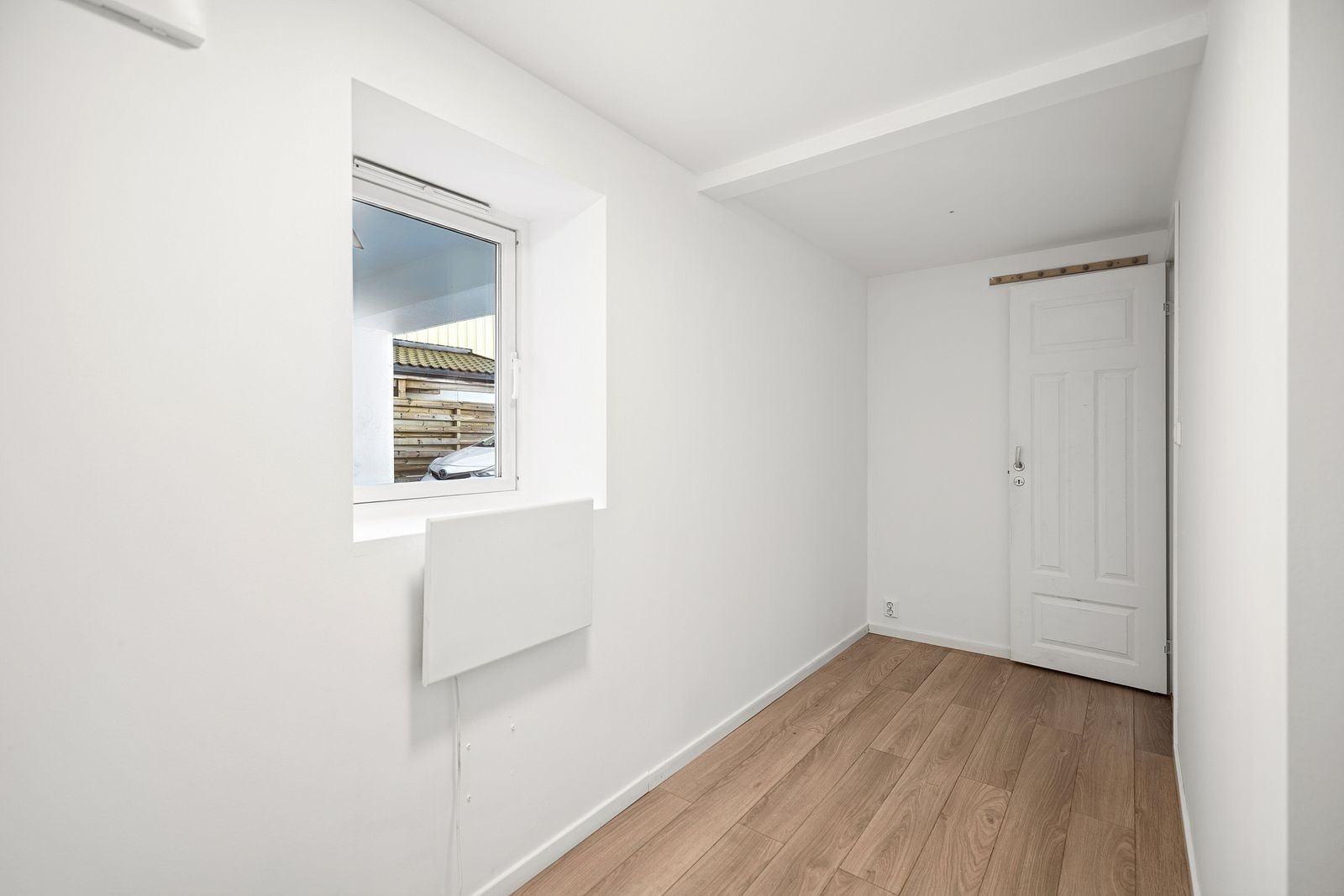 Soverom 2 er noe mindre med plass til mindre seng og garderobeskap. Galleribilde