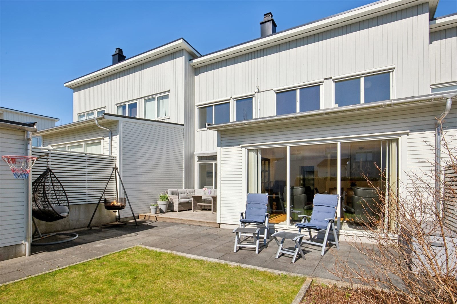 DNB Eiendom v/Mikal Nådland ønsker velkommen til Sandvedmarka 27! Galleribilde