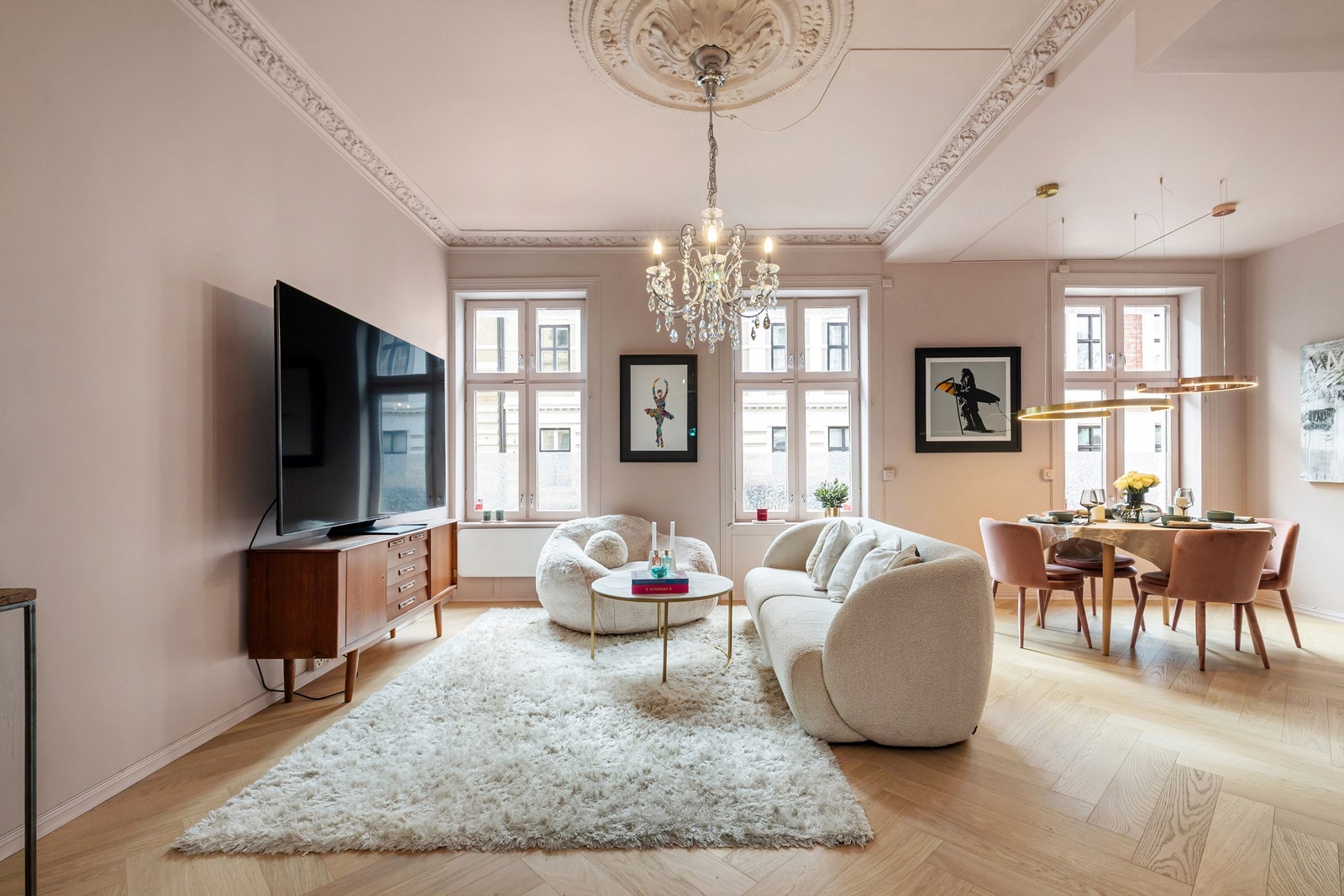 Velkommen til Jørgen Moes gate 1B, en svært spennende leilighet over to plan. Foto: Hanne Bruland Galleribilde