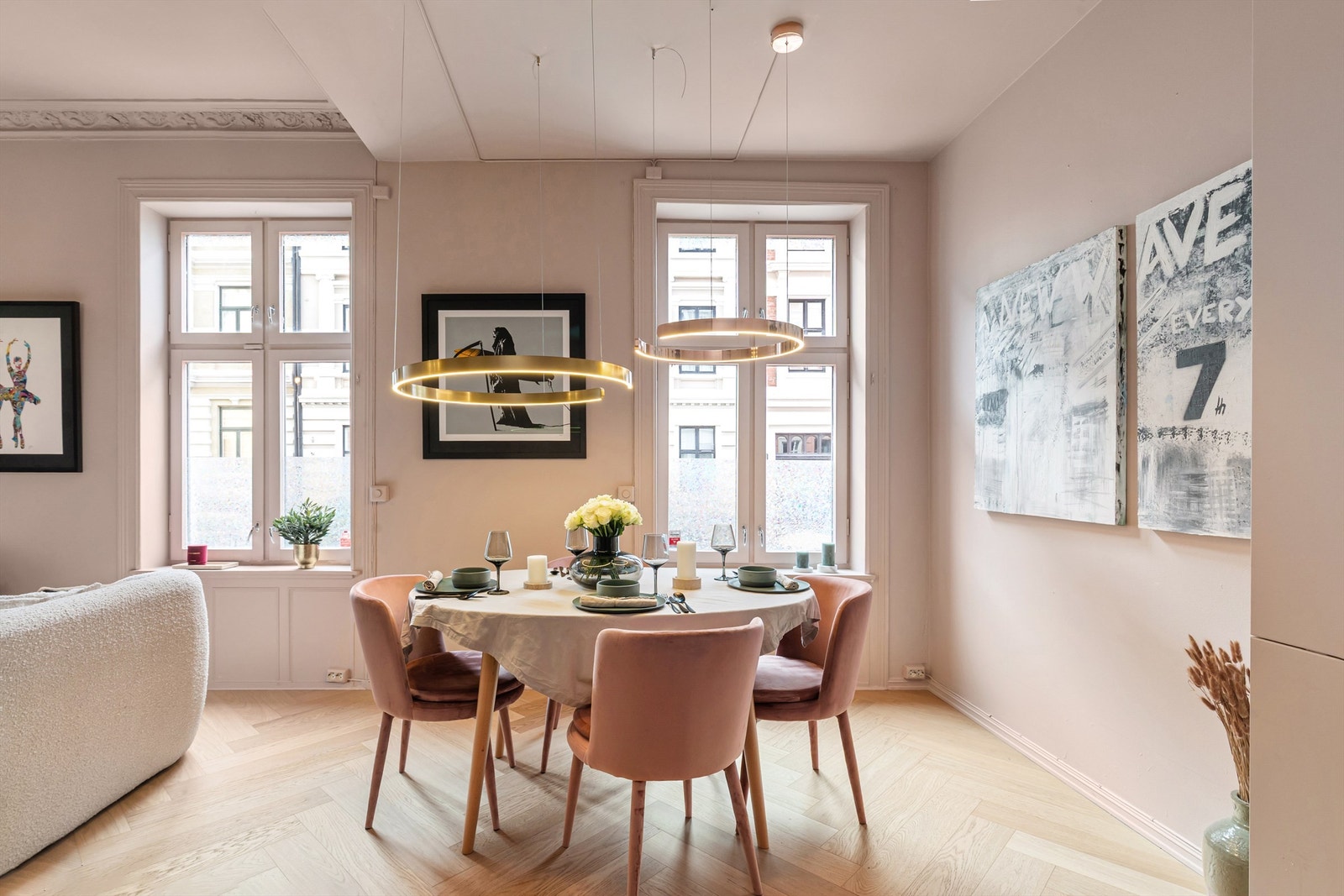 Spiseplassen i leiligheten. Her har det opprinnelig vært et soverom Galleribilde