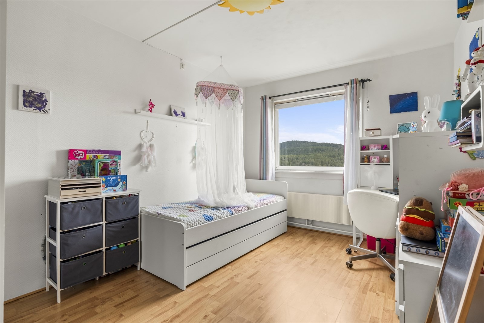 Soverom nr. 2 fungerer ypperlig som barnerom, gjesterom eller kontor - her er mulighetene mange. Galleribilde