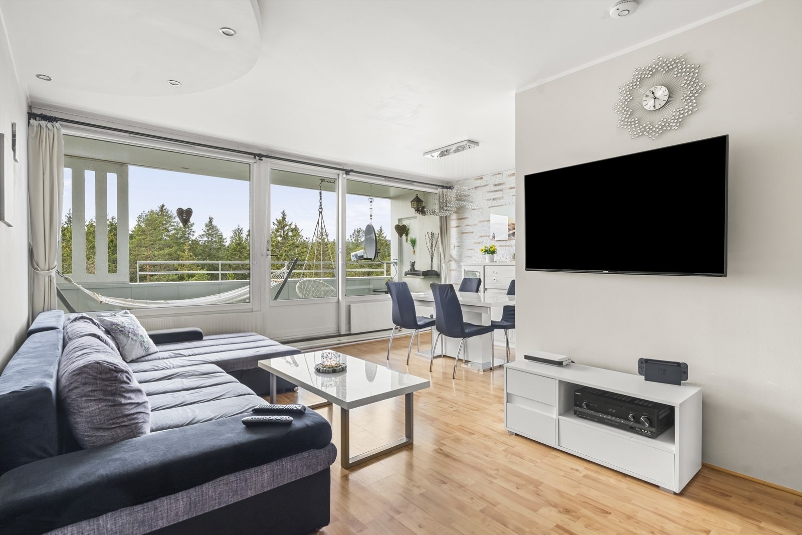 Fra stuen er det i tillegg utgang til en balkong på 7,4 m². Galleribilde