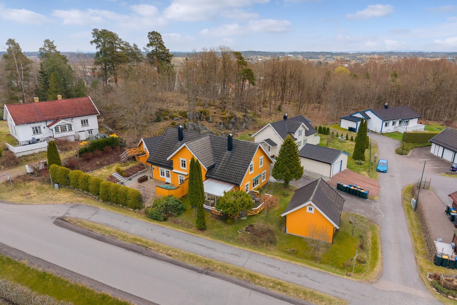 Et veletablert område tilrettelagt for gode oppvekstsvilkår for barn- og unge, og med kort vei til attraktive fasiliteter for alle aldersgrupper. Galleribilde