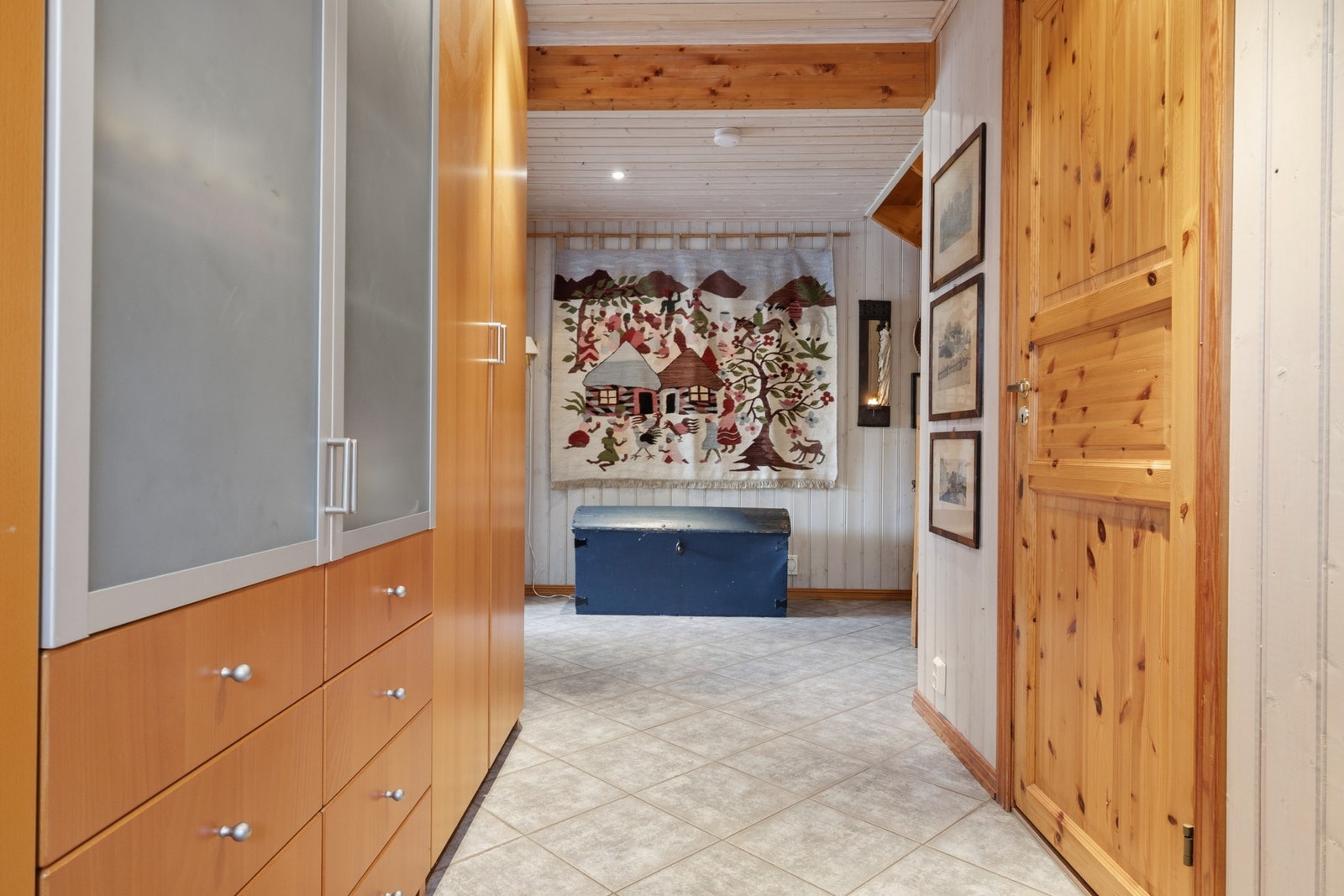 Entrè med tilknyttet toalettrom. Galleribilde