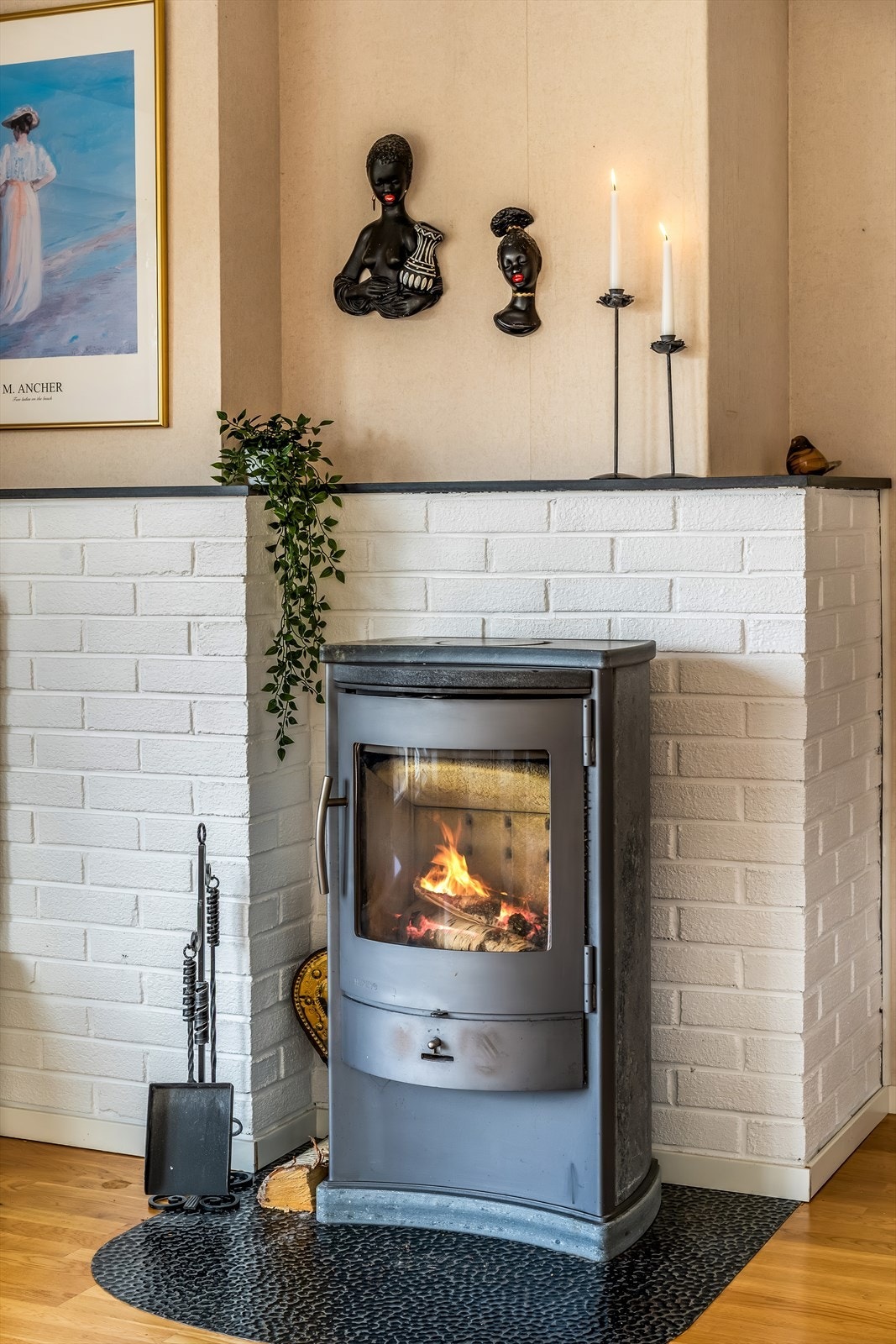Moderne klebersteinsovn som gir godt med varme. Galleribilde