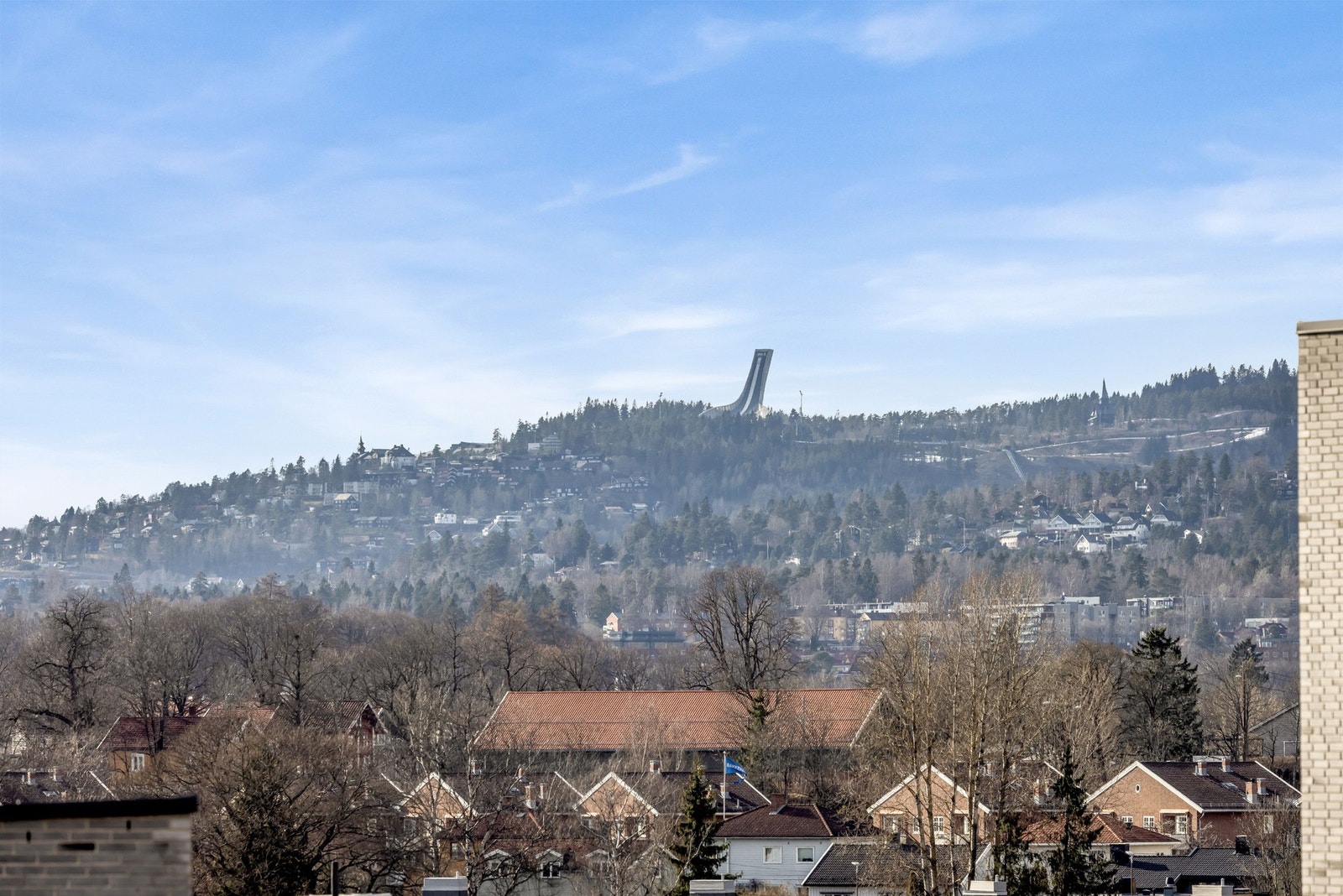 Utsikt mot Holmenkollen Galleribilde
