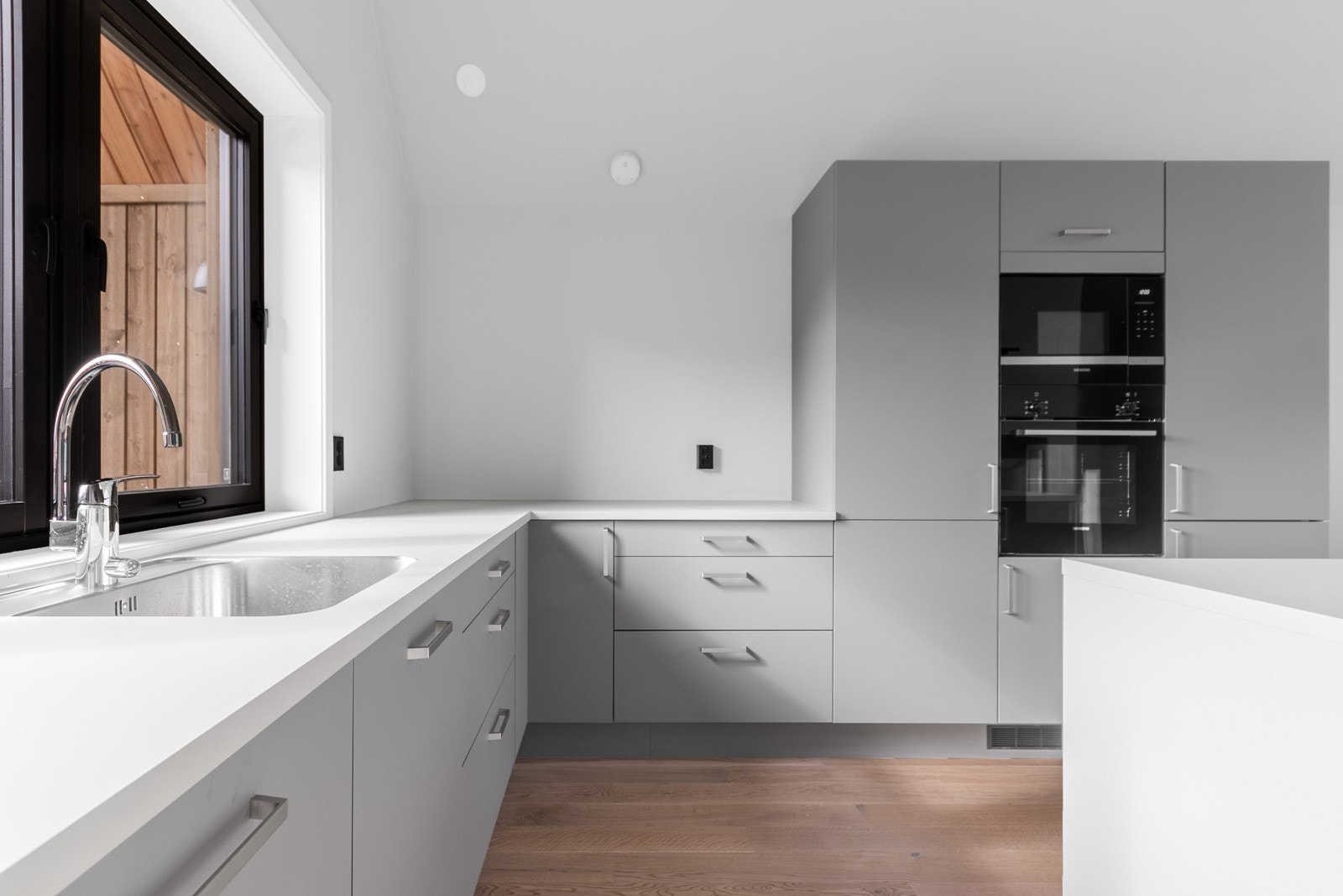 Alt du trenger av integrerte hvitevarer fra AEG.