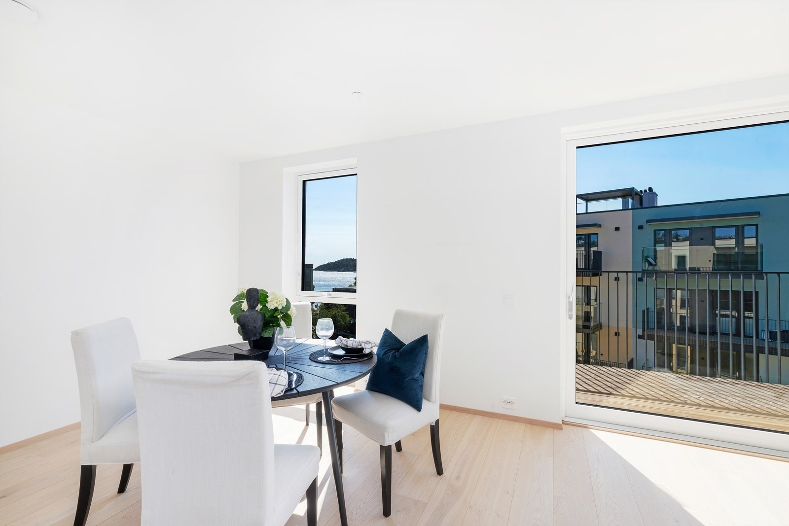 Stue med plass til spisebord Galleribilde