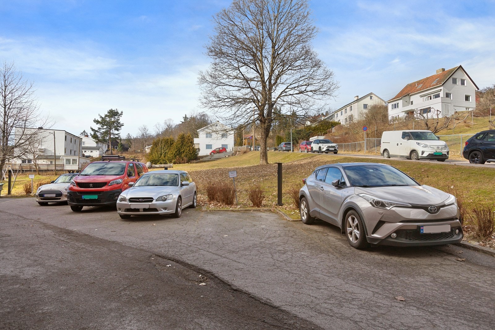 Sameiet har 45 garasjeplasser og 51 uteparkeringsplasser som leies ut etter venteliste Galleribilde