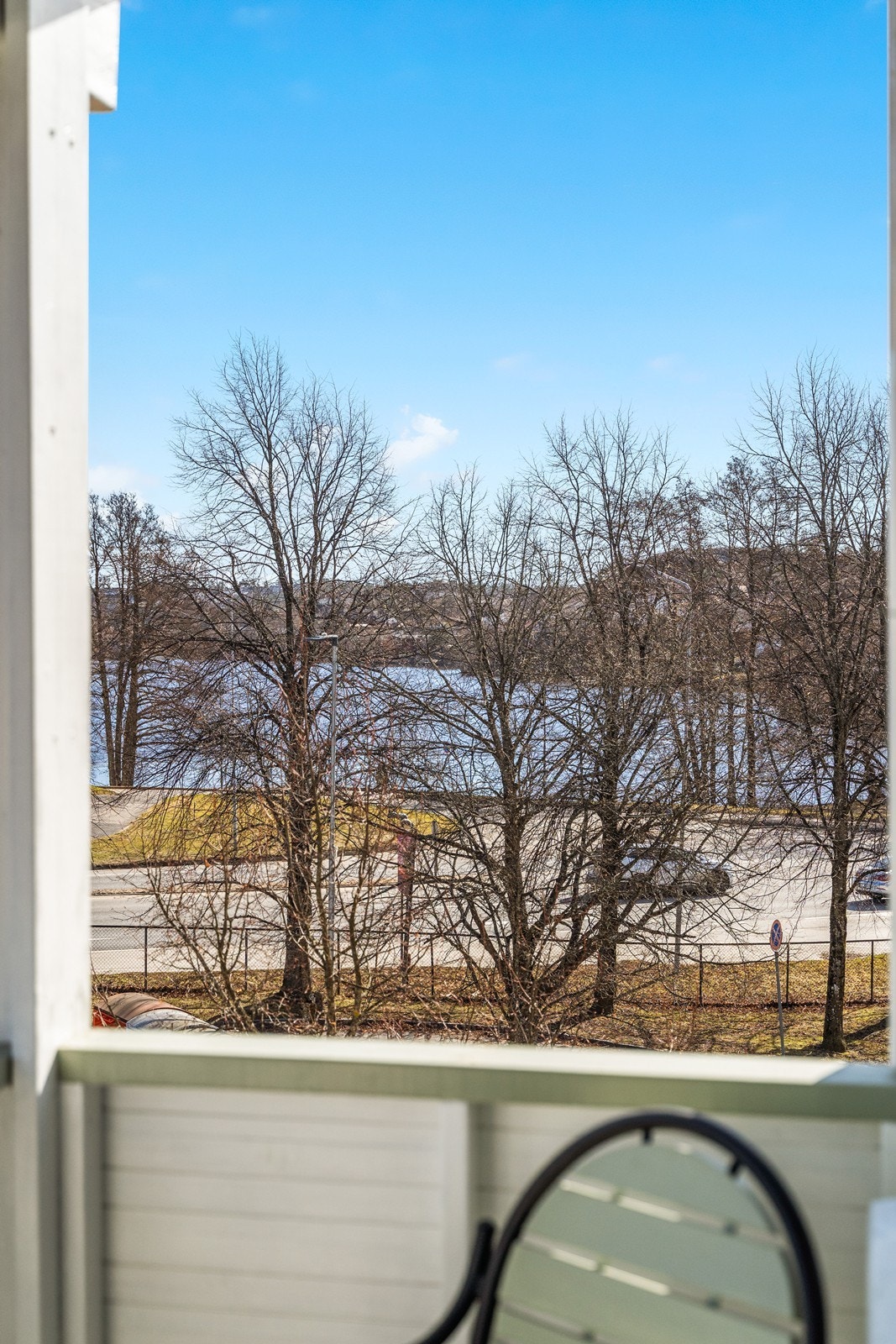 Fra leiligheten er det kort avstand til idylliske Nesparken med turstier og badeplasser. Galleribilde