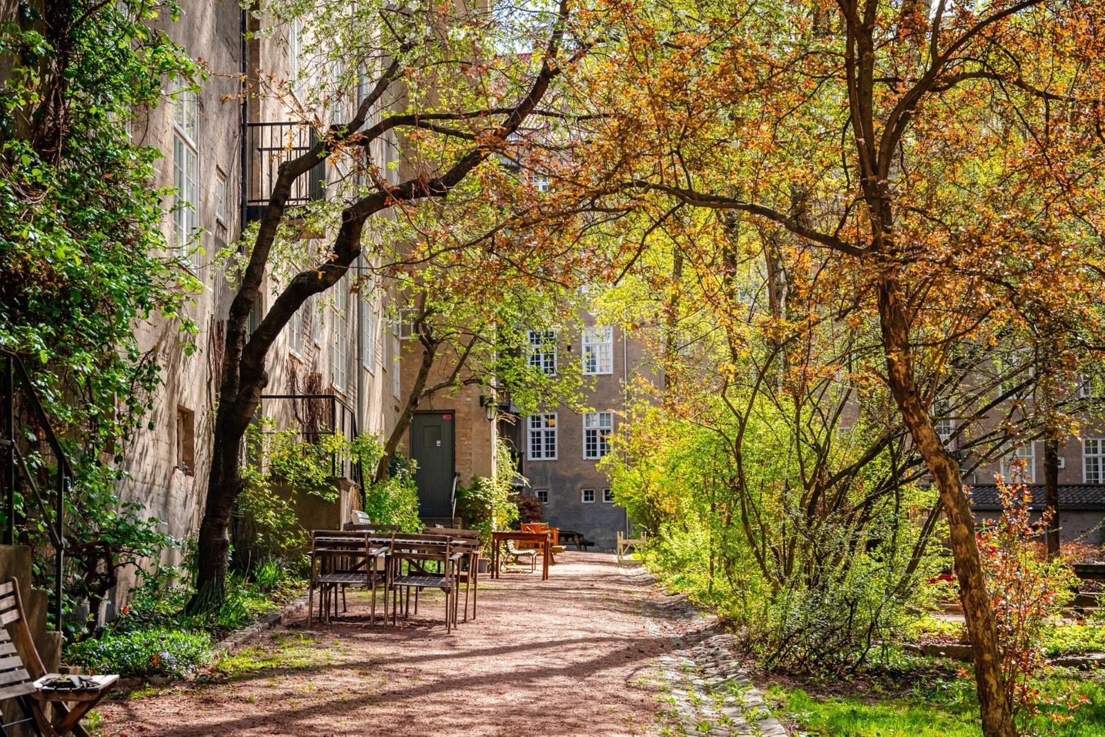 Bygården er kjent for sin karakteristiske fasade, samt prisbelønte bakgård. Galleribilde