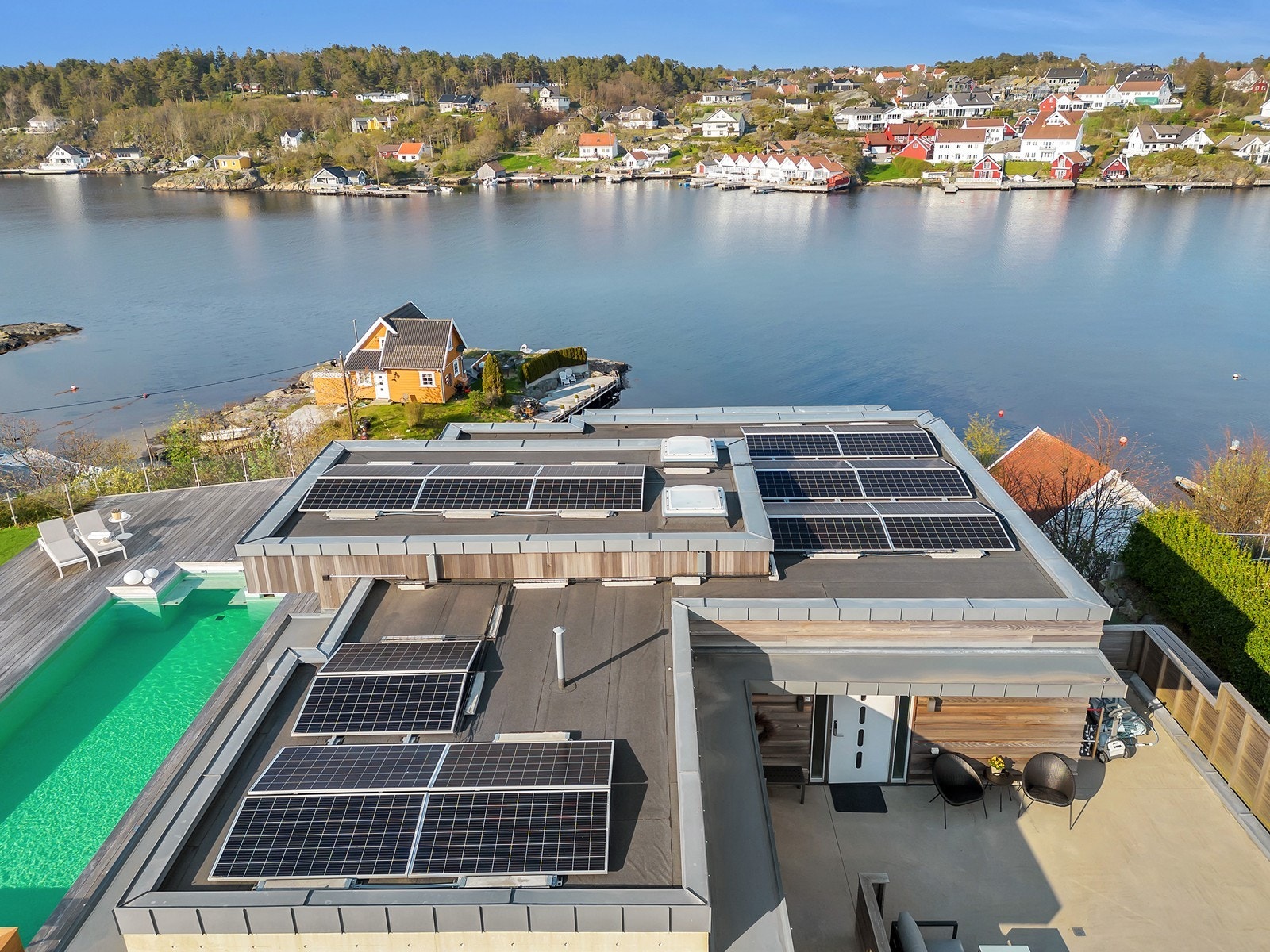 Det er montert solcelle anlegg Galleribilde
