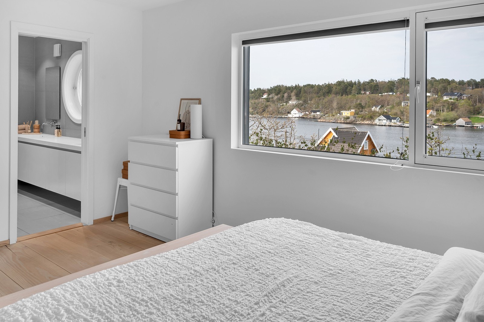 Hovedsoverom med eget bad Galleribilde