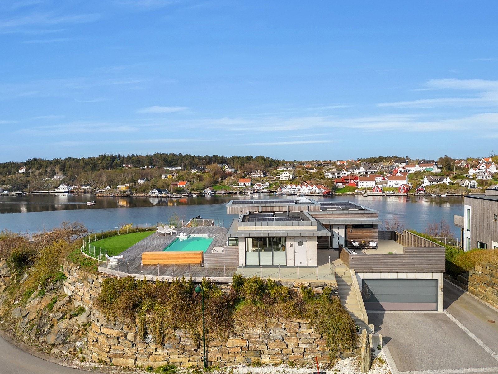 Usjenert, solrikt og fantastisk utsikt Galleribilde