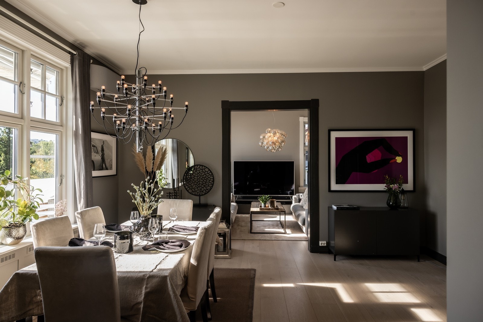 Tomannsbolig i klassisk stil, store vinduer og generøs takhøyde. Galleribilde