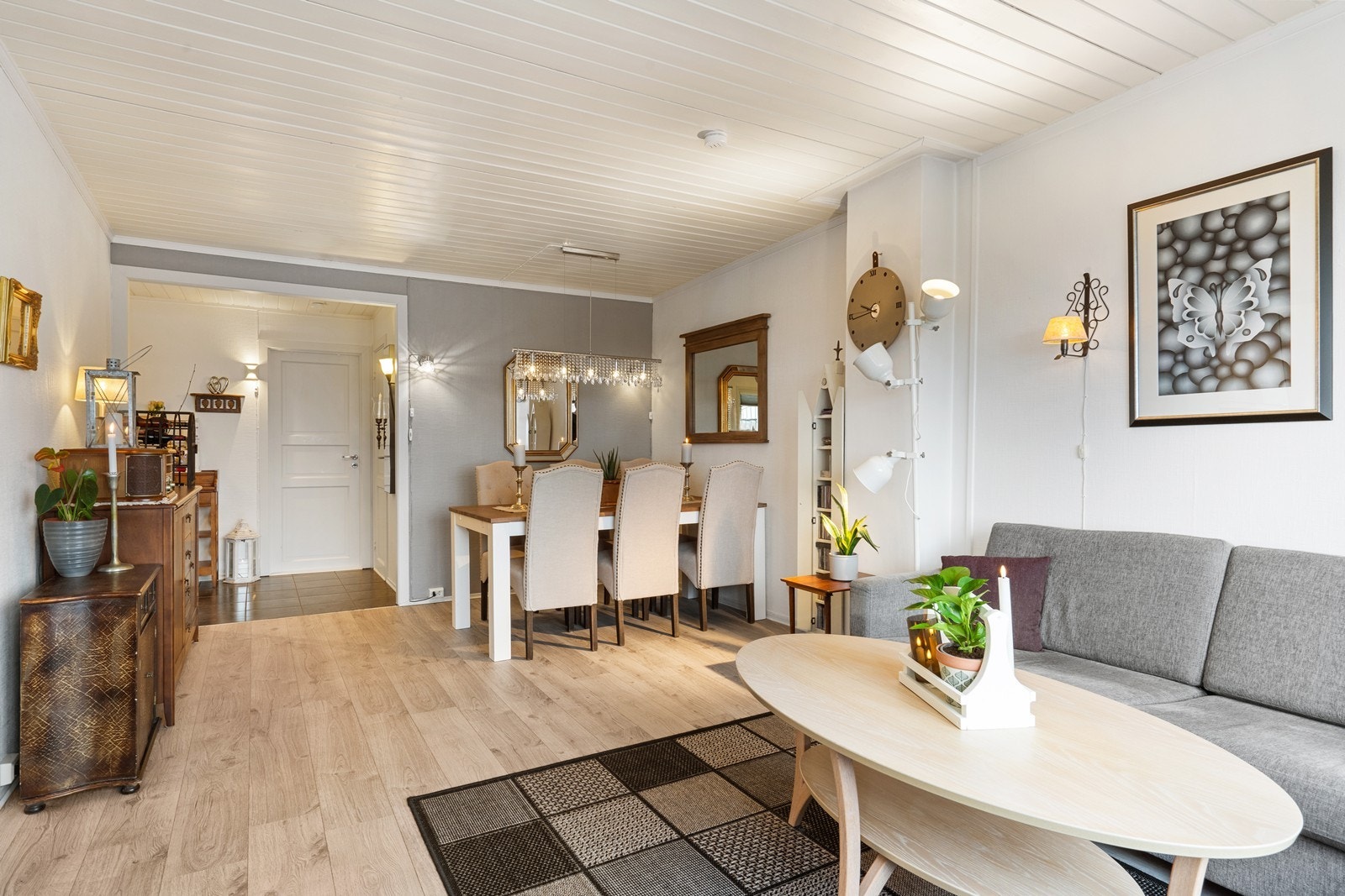 Spisestuen er en naturlig samlingsplass for måltider med familie og venner. Galleribilde