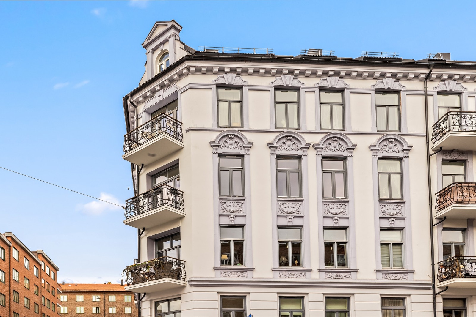 Leiligheten ligger i 2 etasje Galleribilde