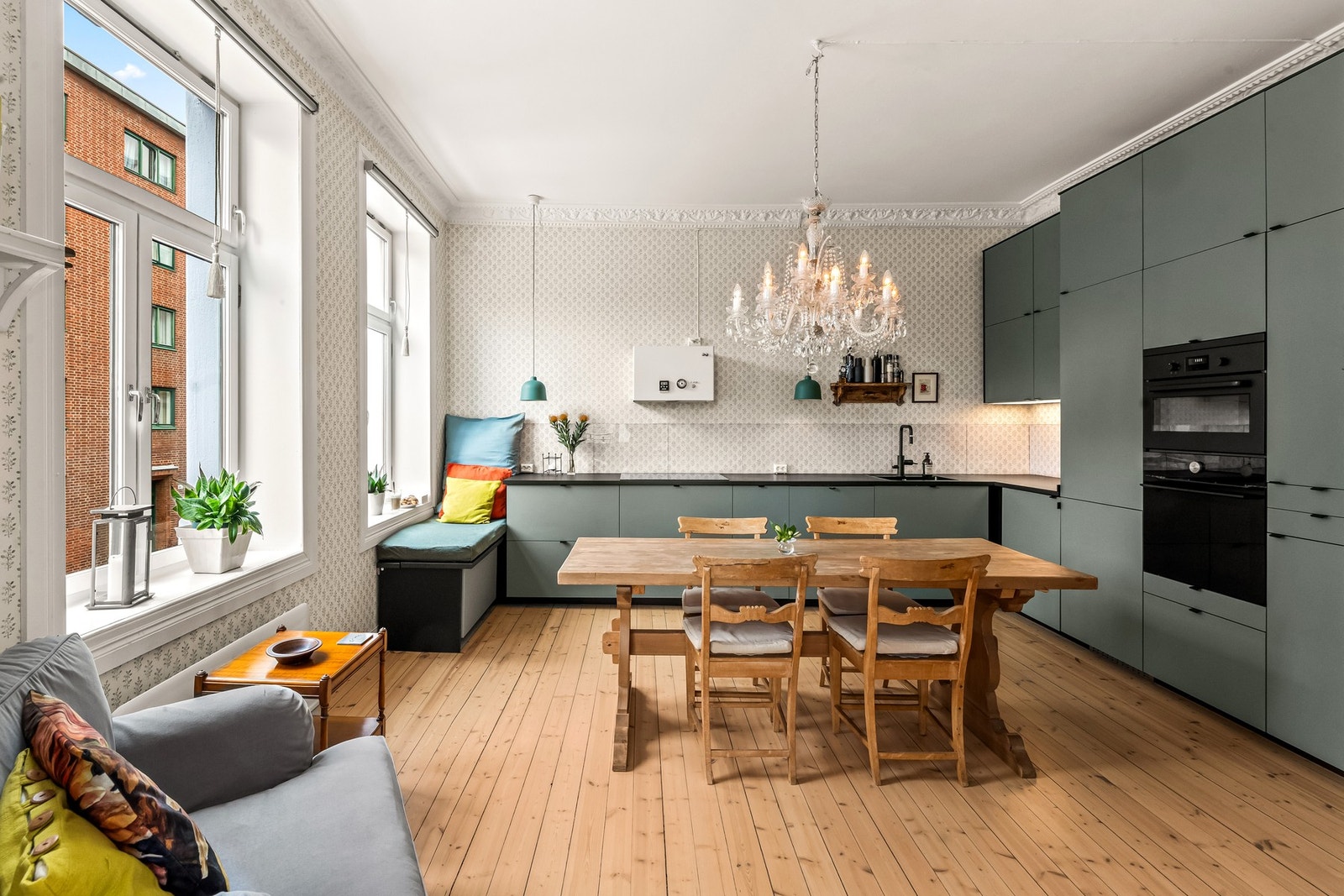 Velkommen til Bjerregaards gate 58 A- En klassisk og vakker hjørneleilighet med balkong Galleribilde