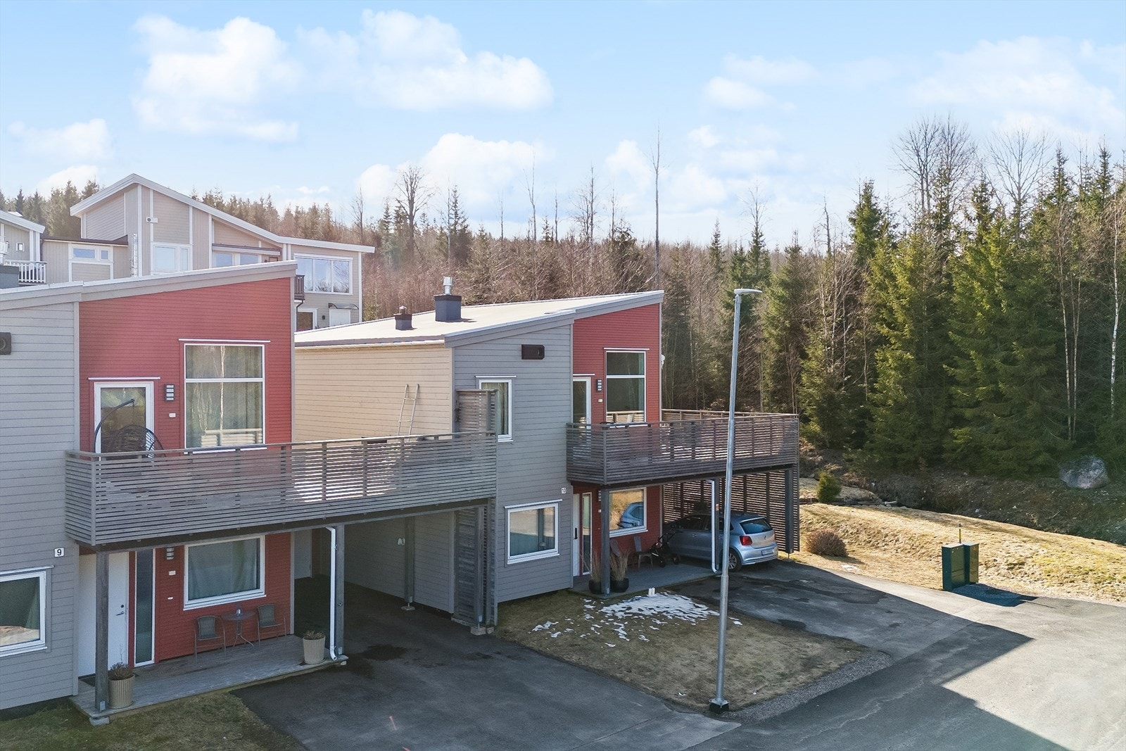 Velkommen til Jomfru Bakkes Veg 9! En moderne enebolig fra 2020 med integrert carport. Foto: Bjørn Sørheim v/Efkt Norge AS Galleribilde