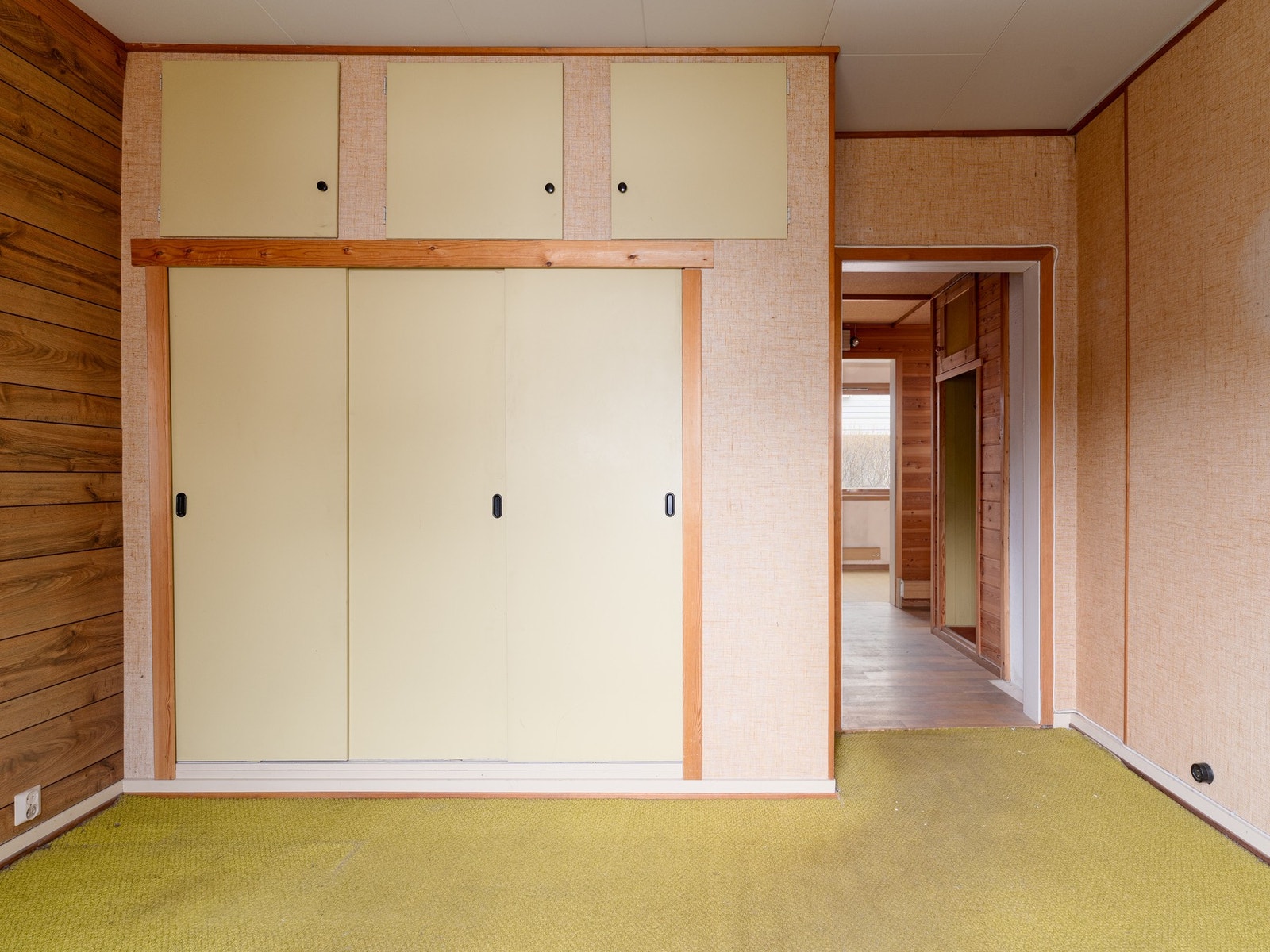 Plassbygd innredning. Galleribilde